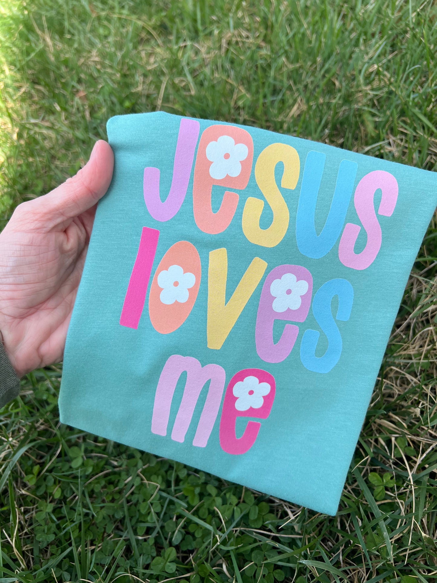 Jesus loves me